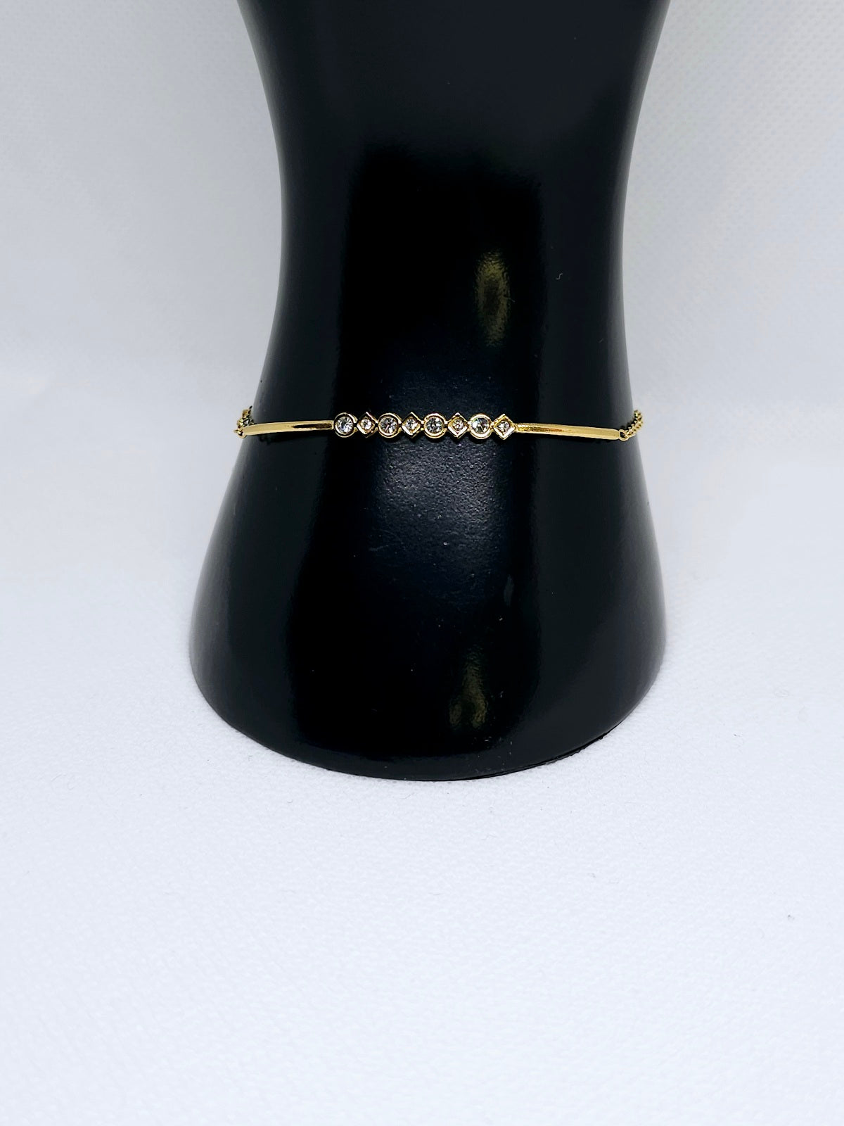Bracelet fin doré avec zircons