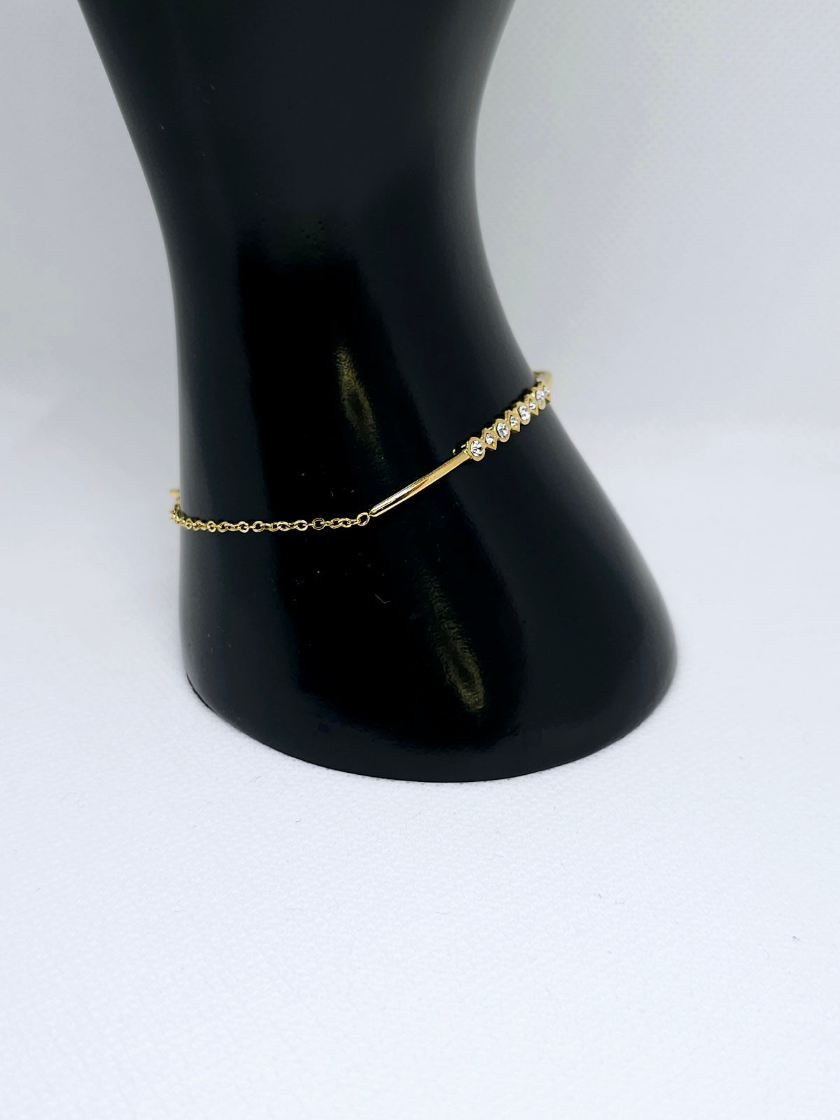 Bracelet fin doré avec zircons