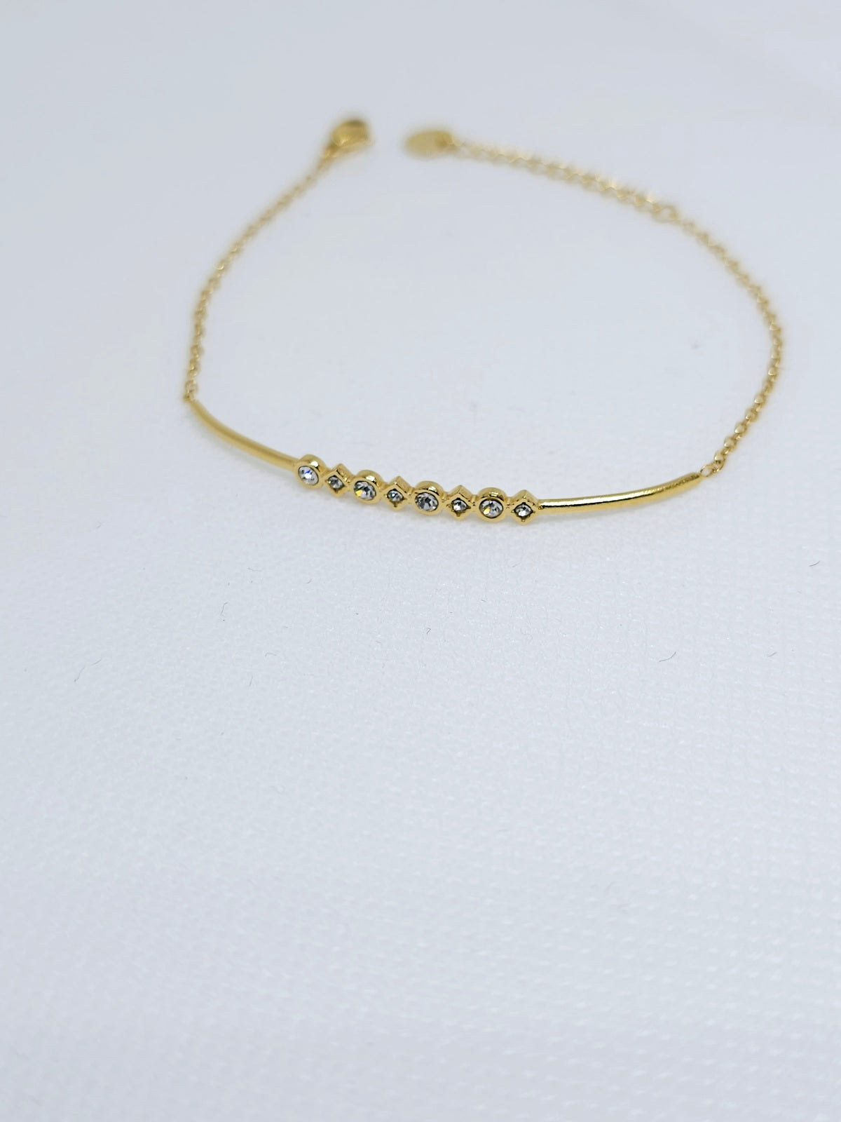 Bracelet fin doré avec zircons