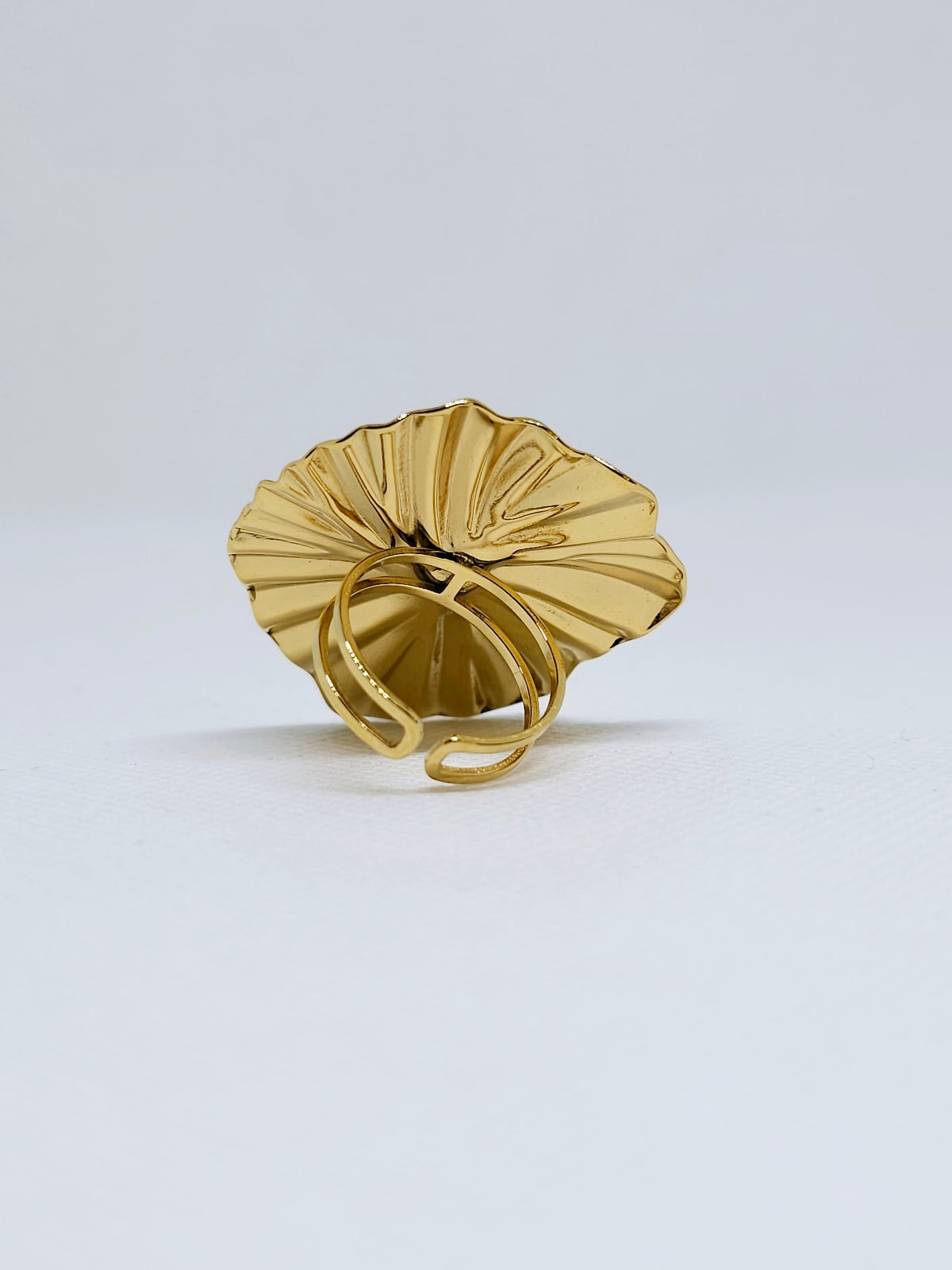 Bague dorée en acier inoxydable fleur