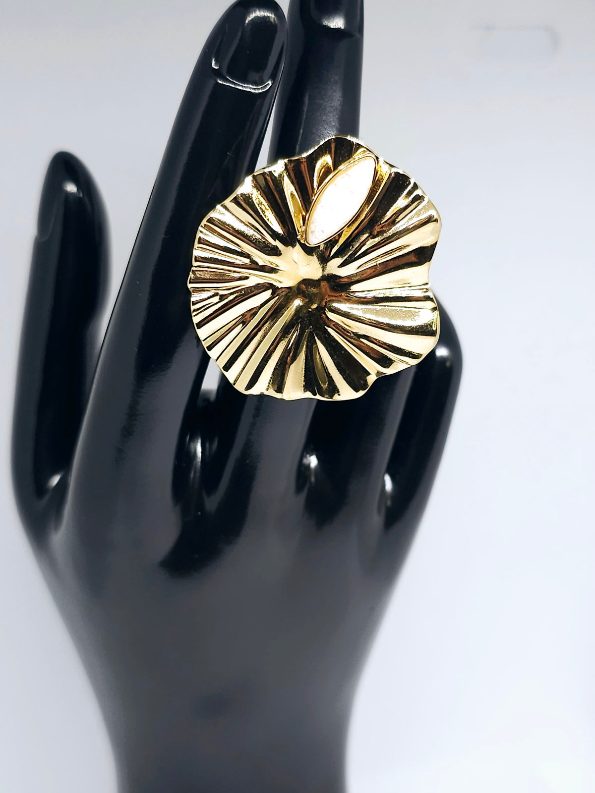Bague dorée en acier inoxydable fleur