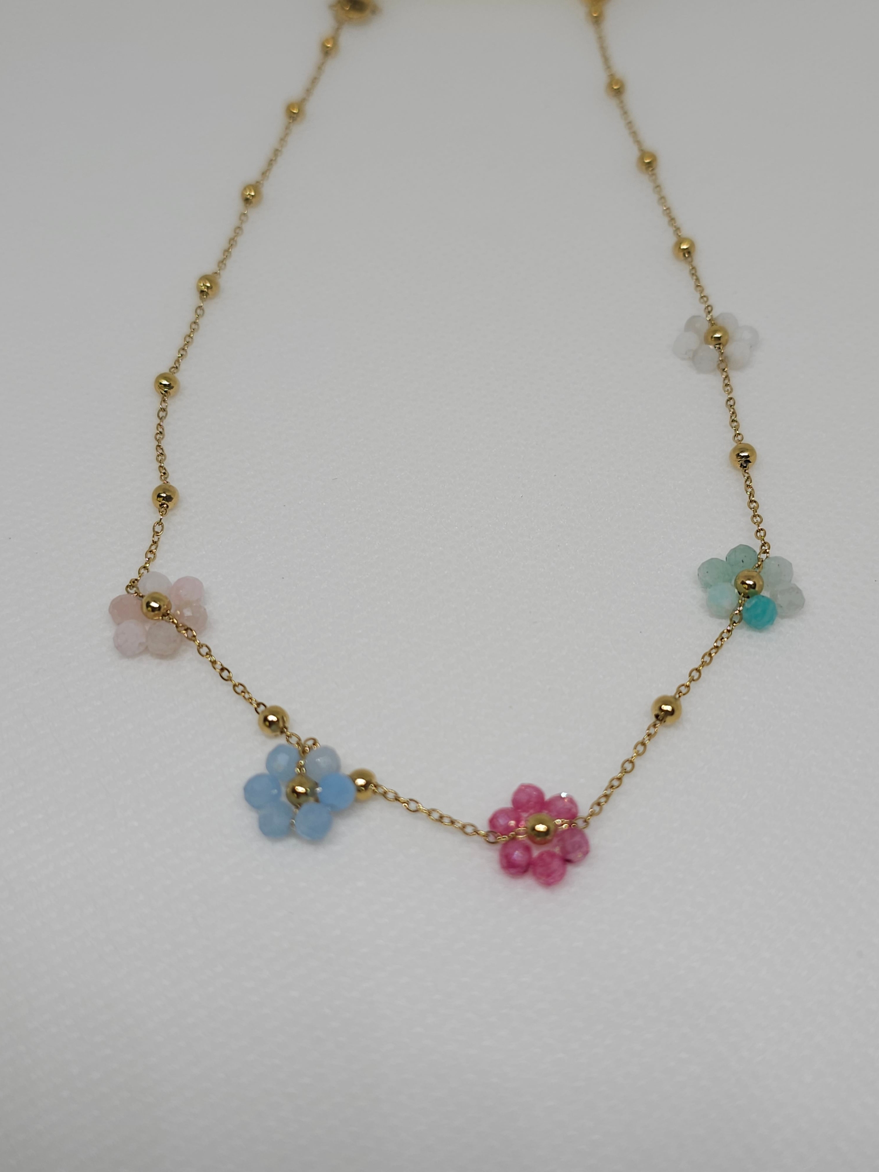 Collier fleurs perles multicolores doré