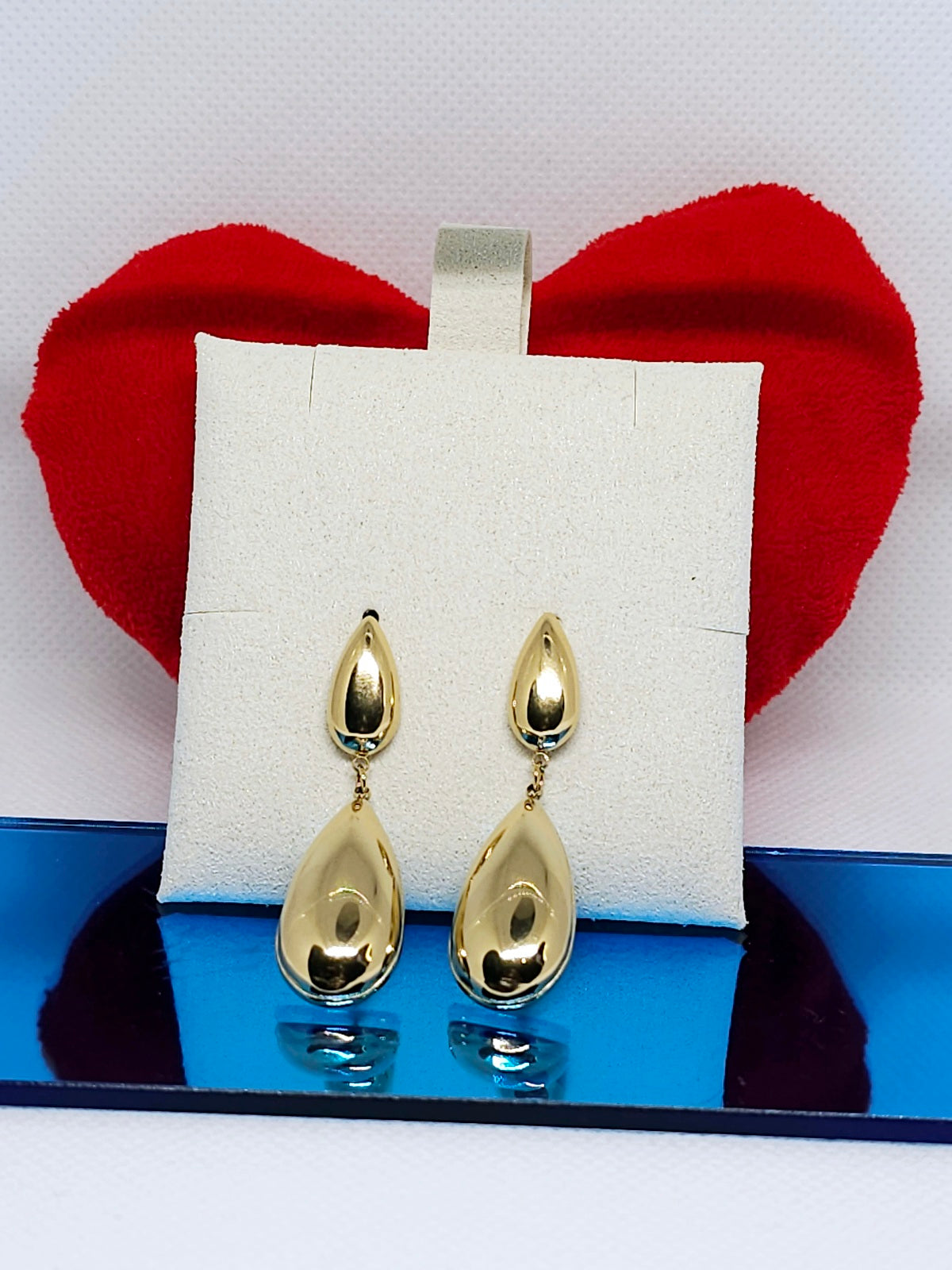 Boucles d’oreilles Calypso dorées élégantes.