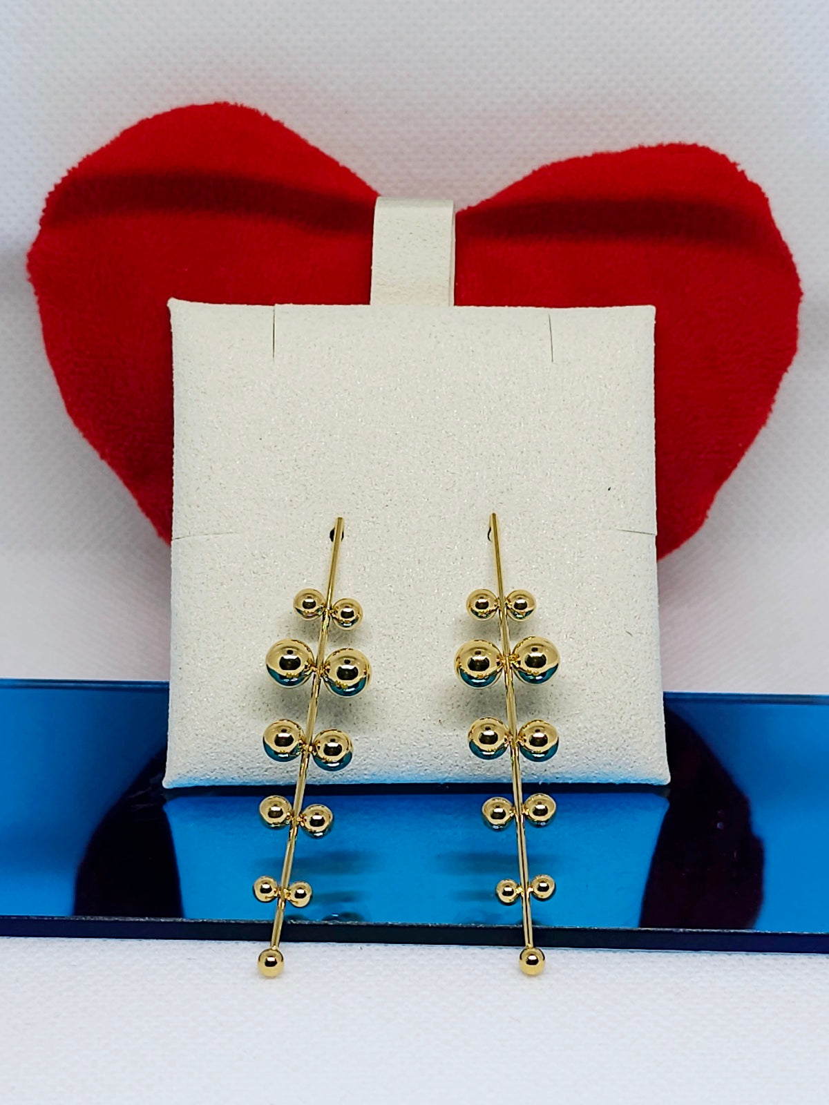 Boucles d’oreilles dorées design élégant