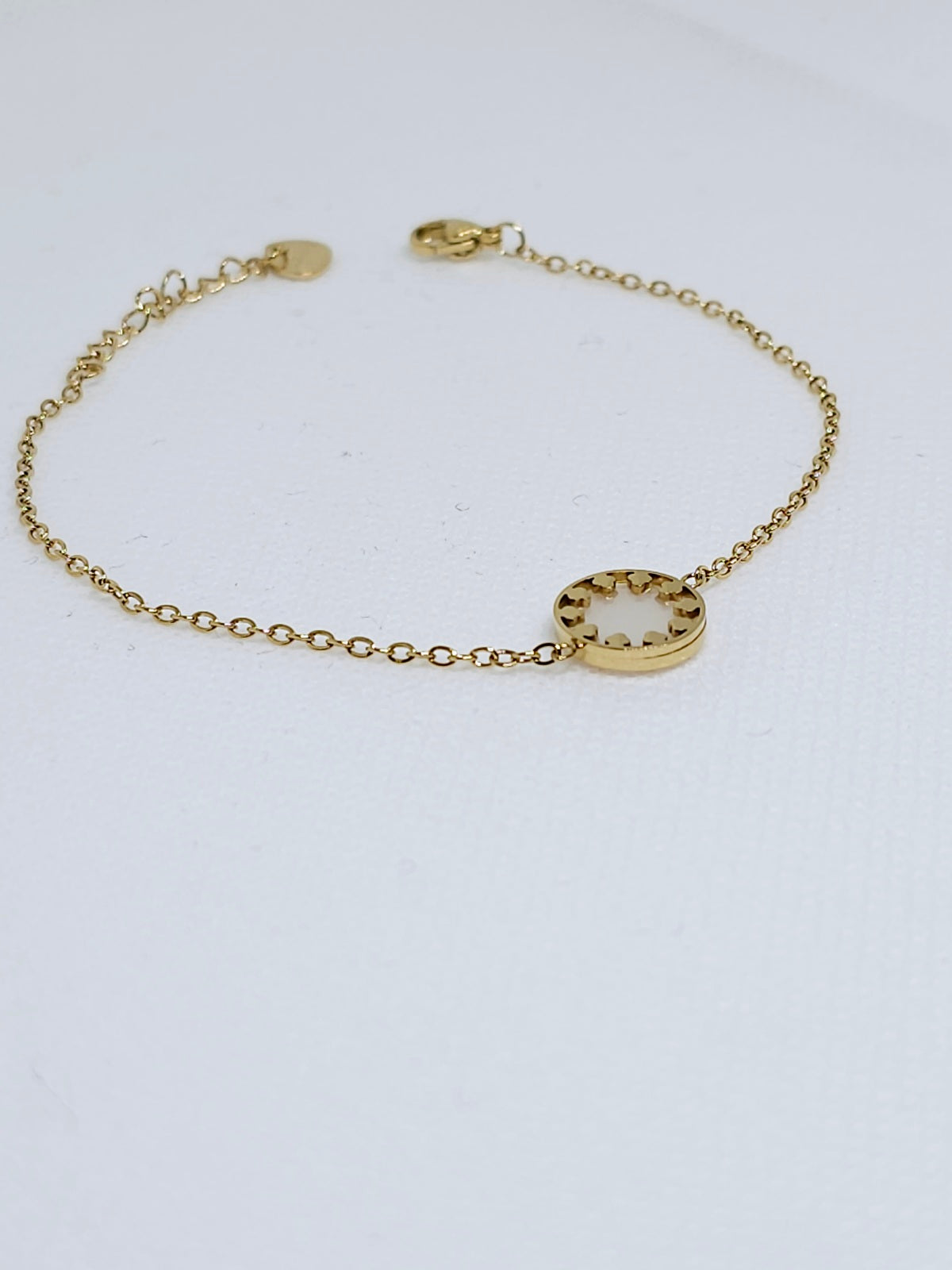 Elegant gold bracelet with round charm