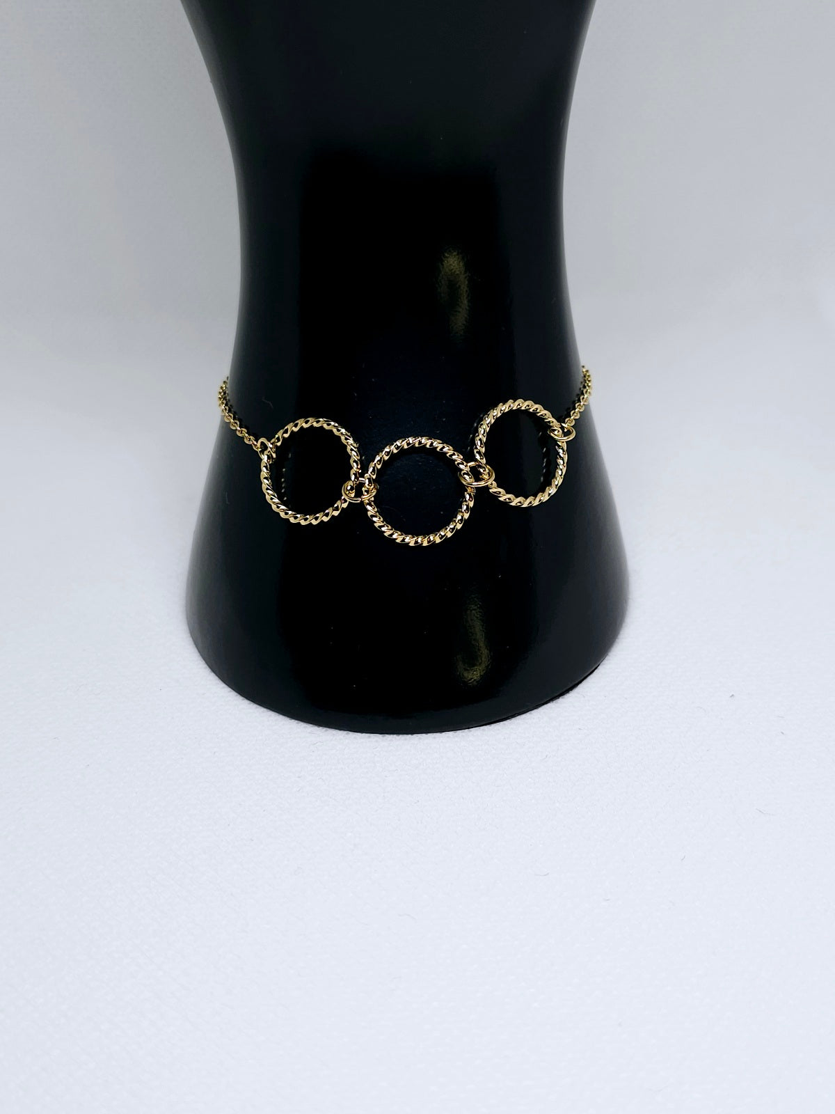Bracelet en or avec anneaux texturés