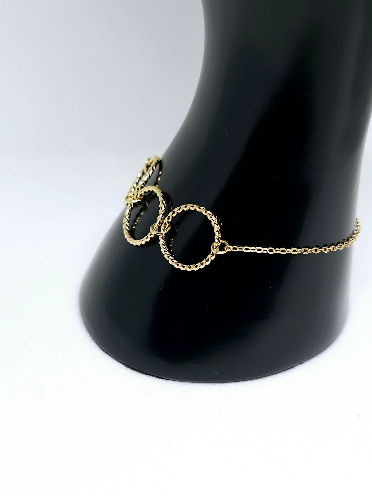 Bracelet en or avec anneaux texturés