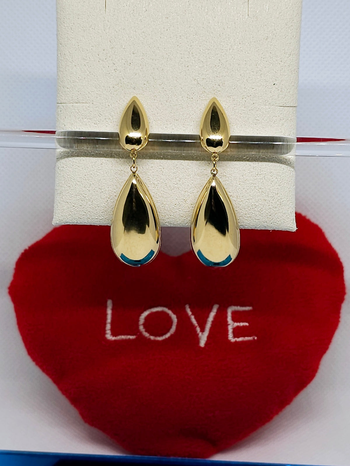 Boucles d’oreilles Calypso dorées élégantes.