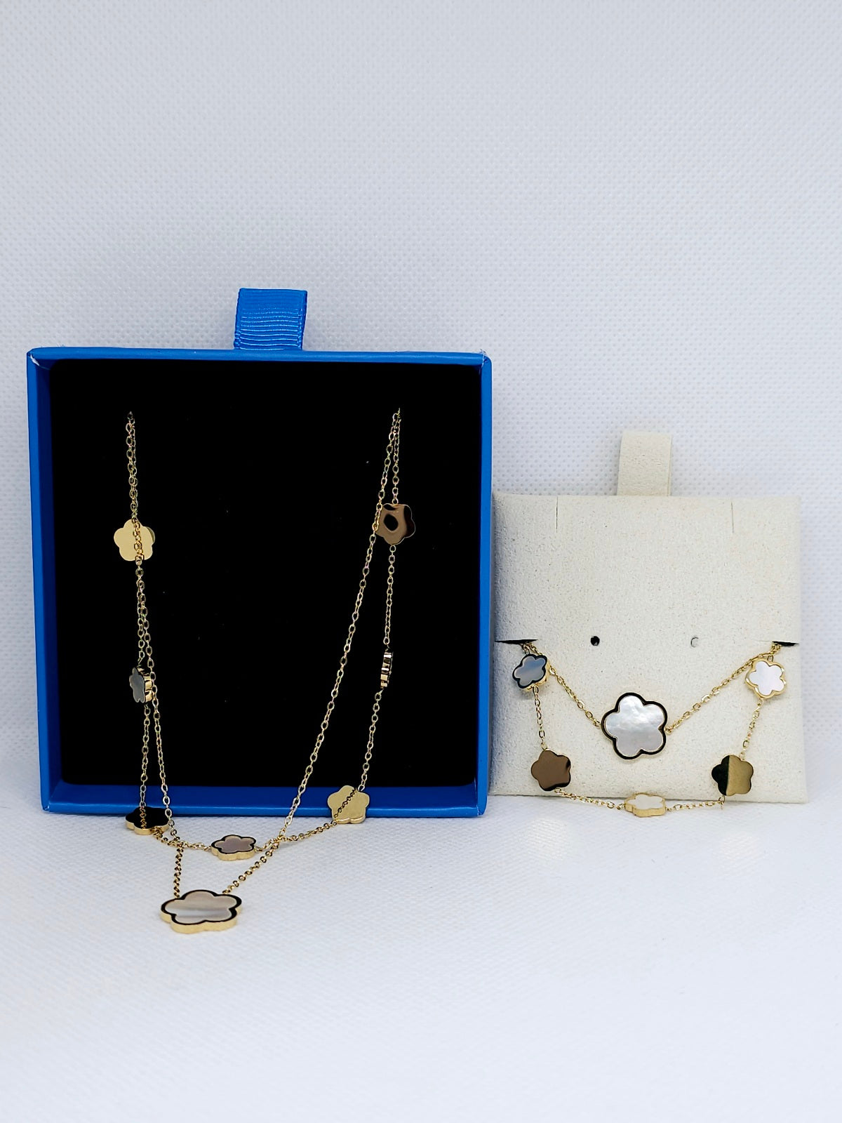 Coffret Bijoux Colliers et Bracelets floraux élégants dorés