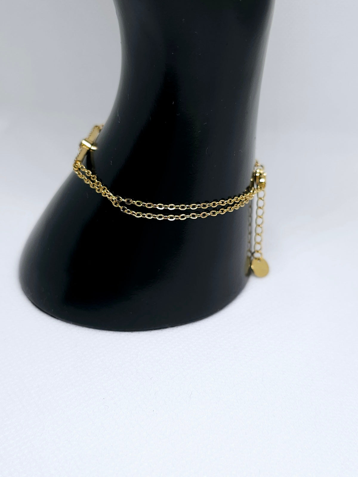 Bracelet doré fin avec cristaux élégants