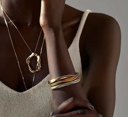 L'Art du Layering Bijoux : Maîtrisez la Superposition de Vos Trésors pour un Style Unique