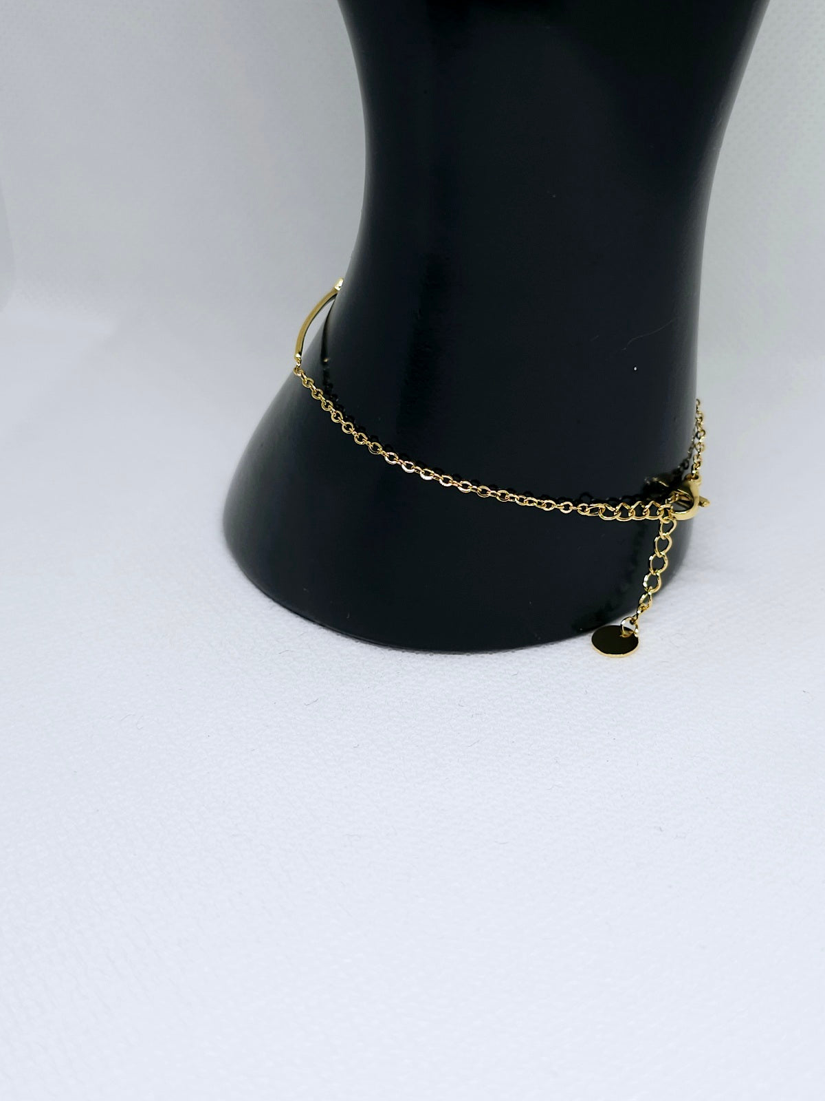 Bracelet fin doré avec zircons
