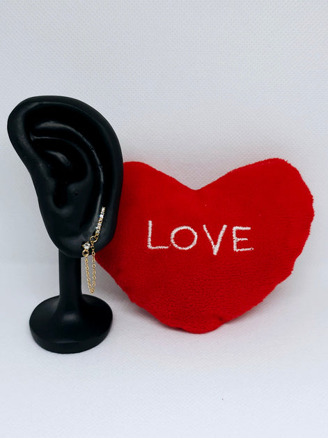 Boucle oreille chaîne dorée élégante