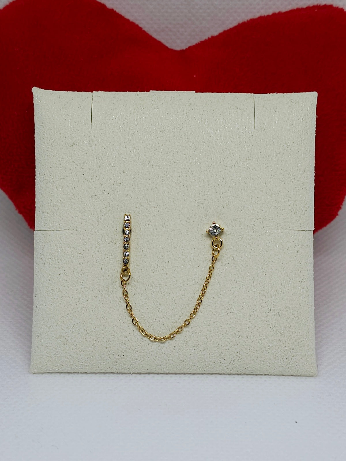 Boucle oreille chaîne dorée élégante