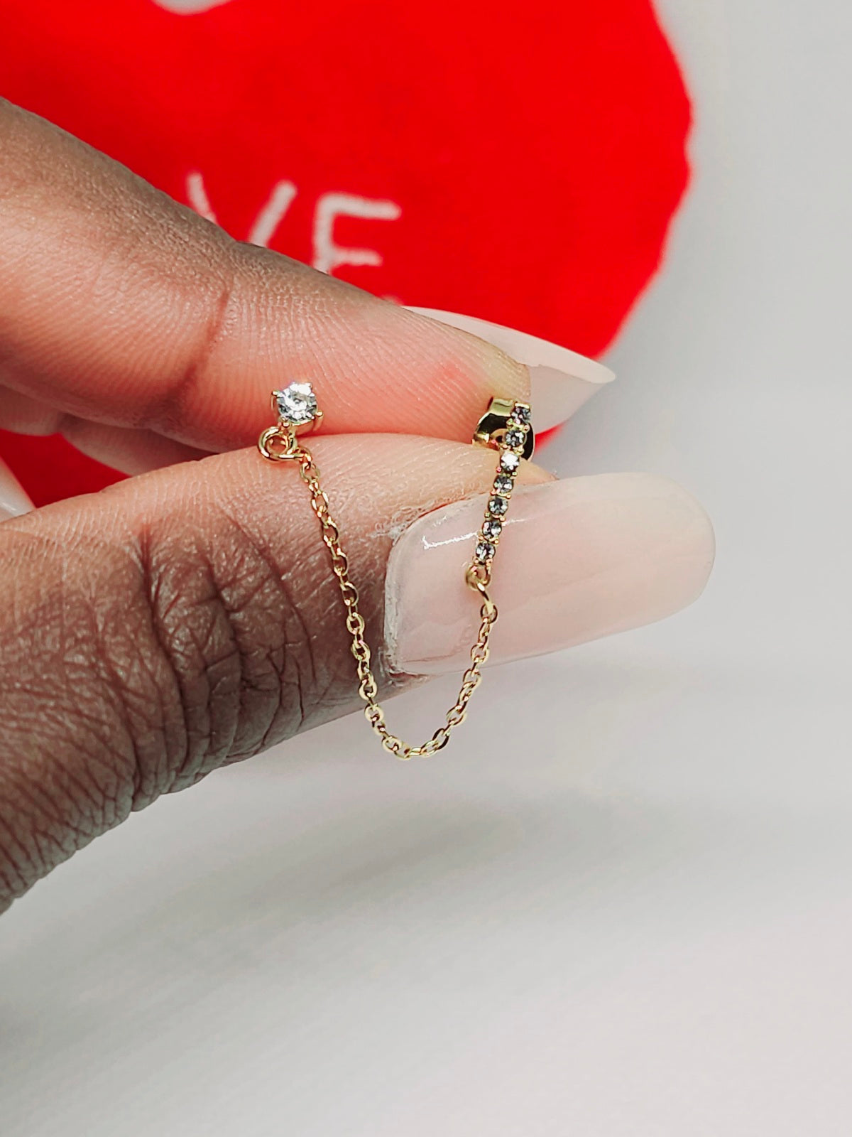 Boucle oreille chaîne dorée élégante