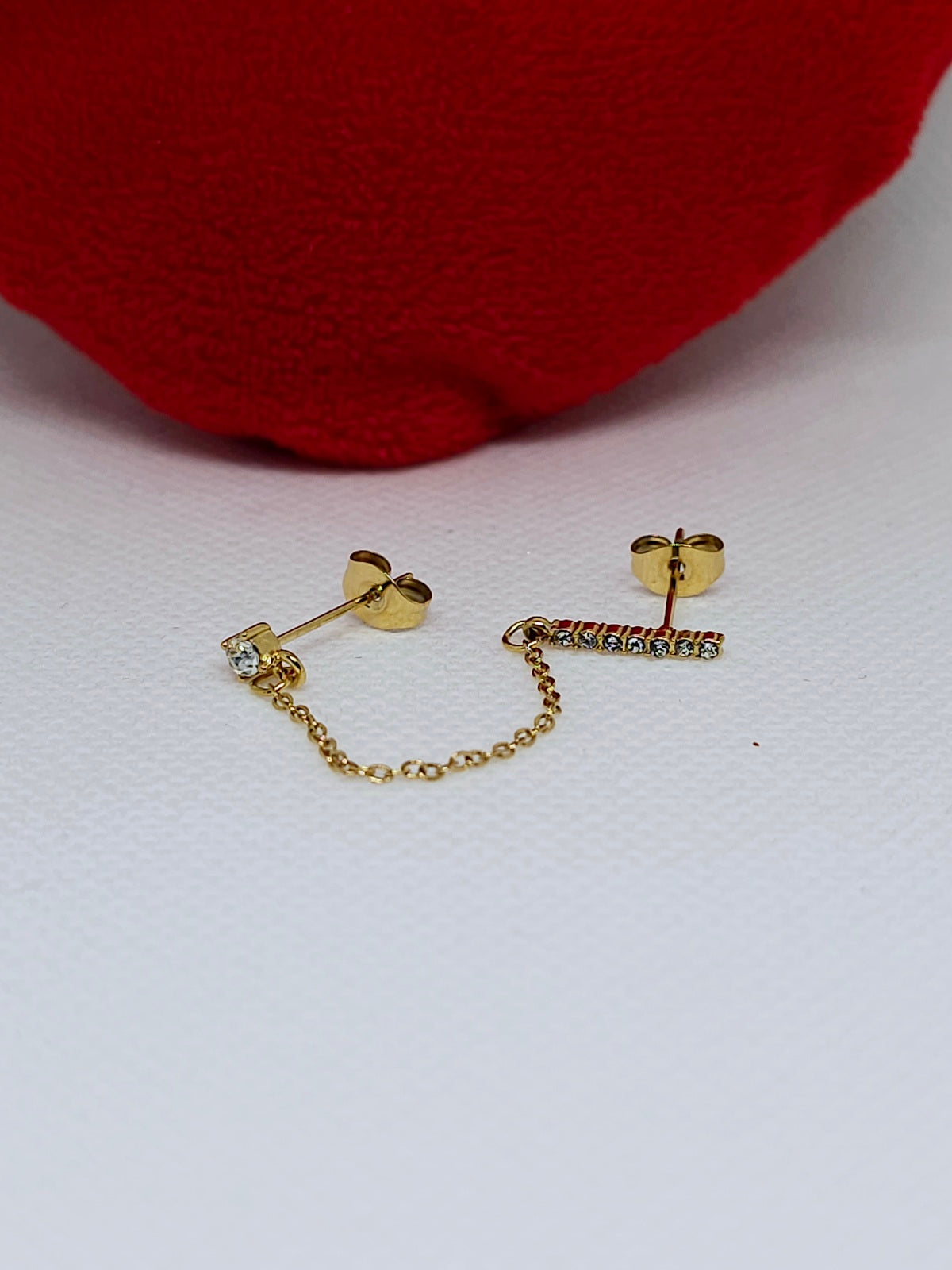 Boucle oreille chaîne dorée élégante