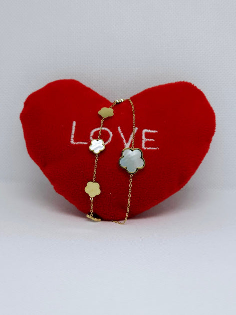 Élégance Florale Intemporelle™ – Bracelet Trèfle Nacré