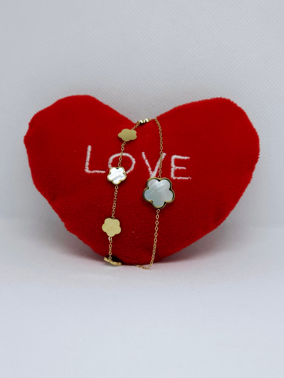 Élégance Florale Intemporelle™ – Bracelet Trèfle Nacré