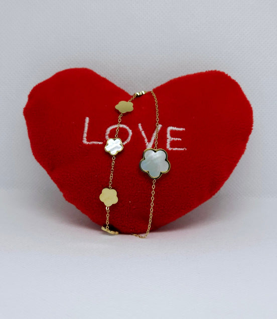 Élégance Florale Intemporelle™ – Bracelet Trèfle Nacré