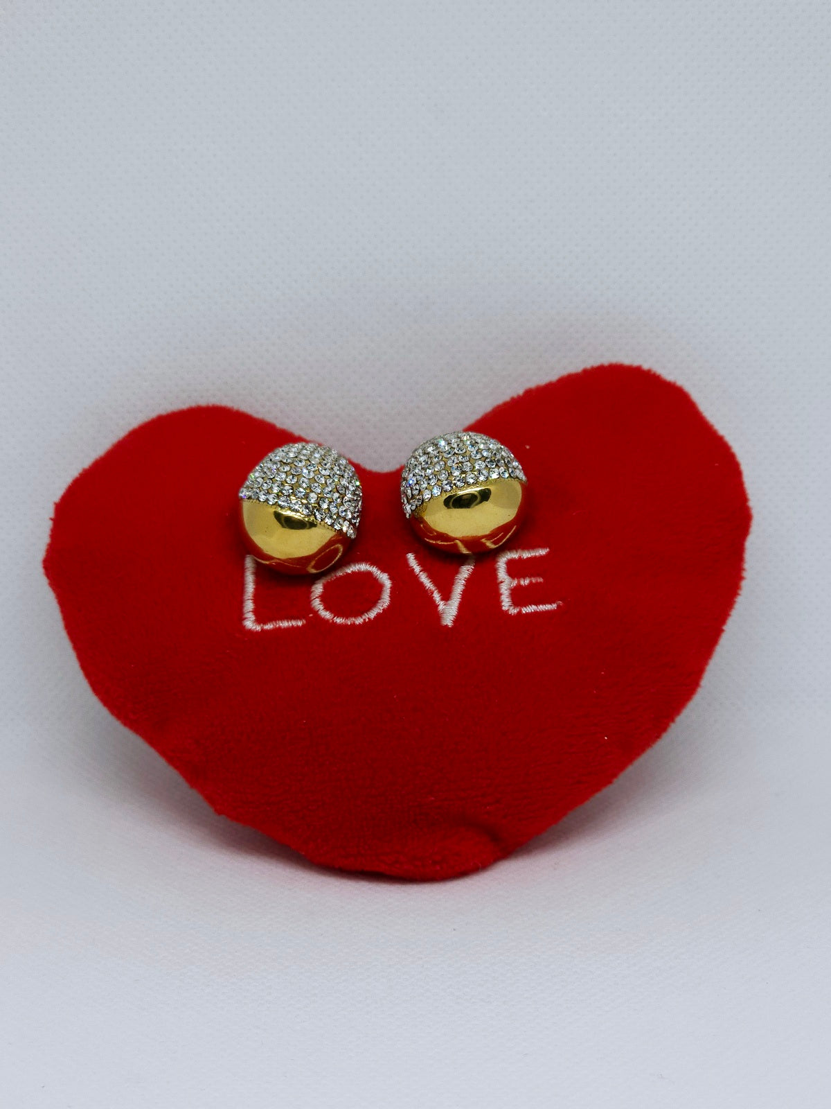 Golden Aura Pavé™ – Boucles d’Oreilles Demi-Lune Scintillante