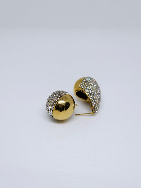 Golden Aura Pavé™ – Boucles d’Oreilles Demi-Lune Scintillante