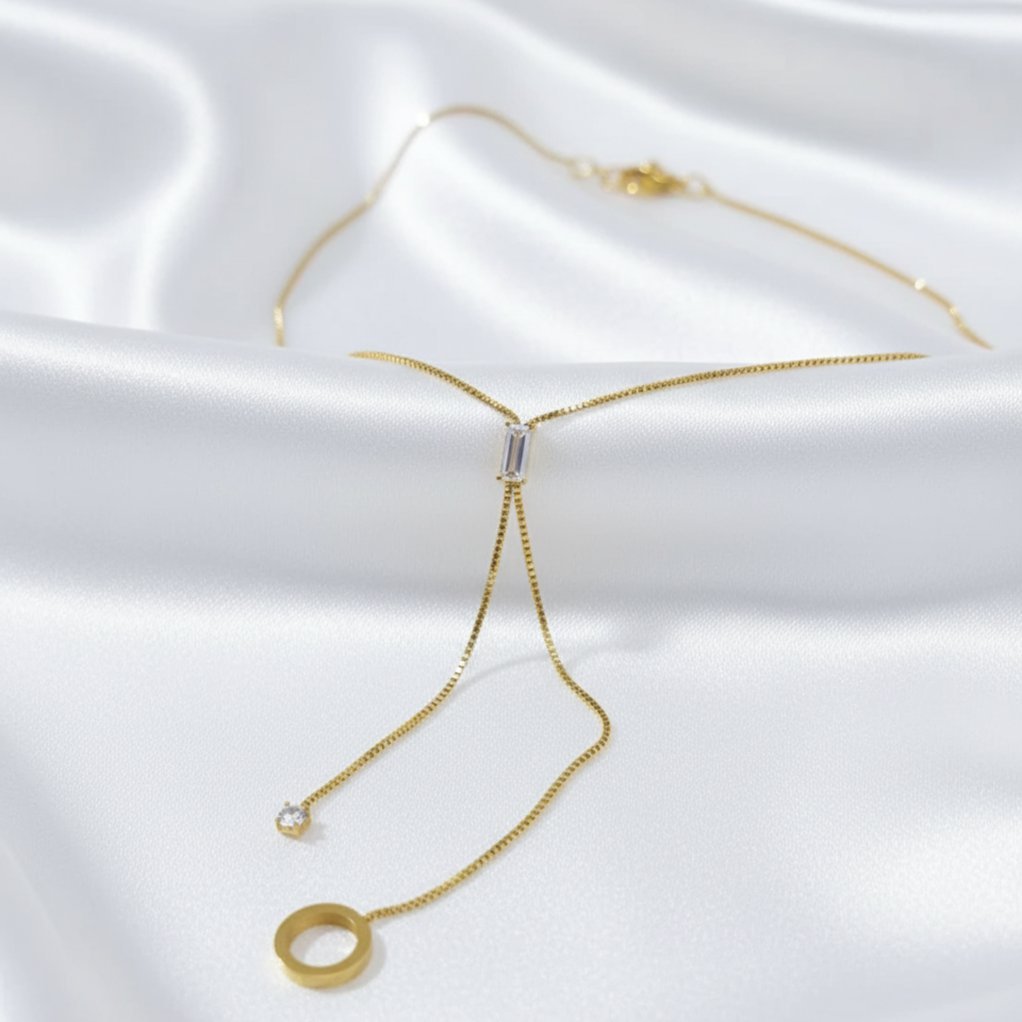 Collier élégant Savannah en acier inoxydable.
