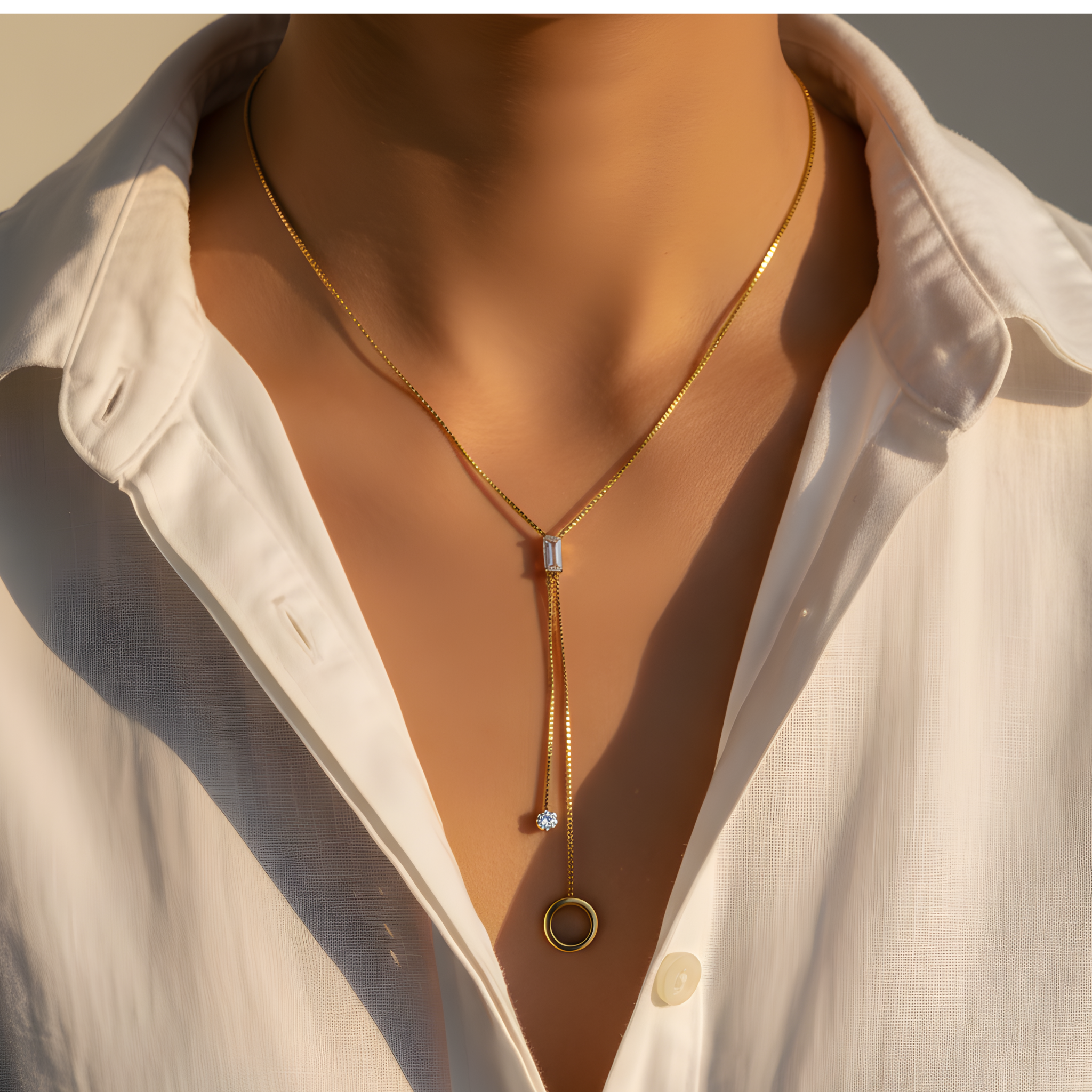 Collier doré élégant Scarlett Golds en acier jaune.