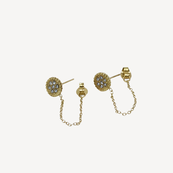 Piercing oreille avec gemme brillante en acier inoxydable.