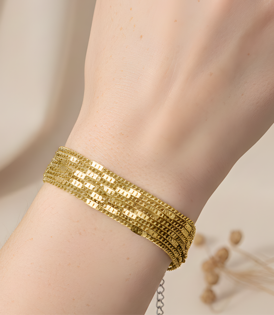 Bracelet chaîne élégant en acier inoxydable pour femme.