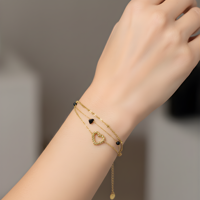 Bracelet doré élégant en acier inoxydable.