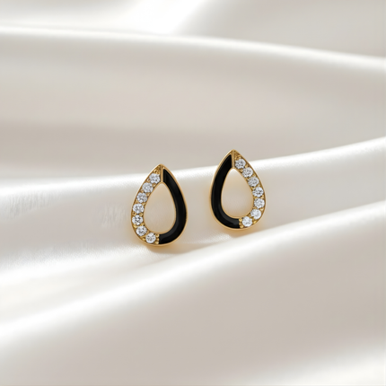 Piercing oreille goutte avec strass en acier inoxydable.