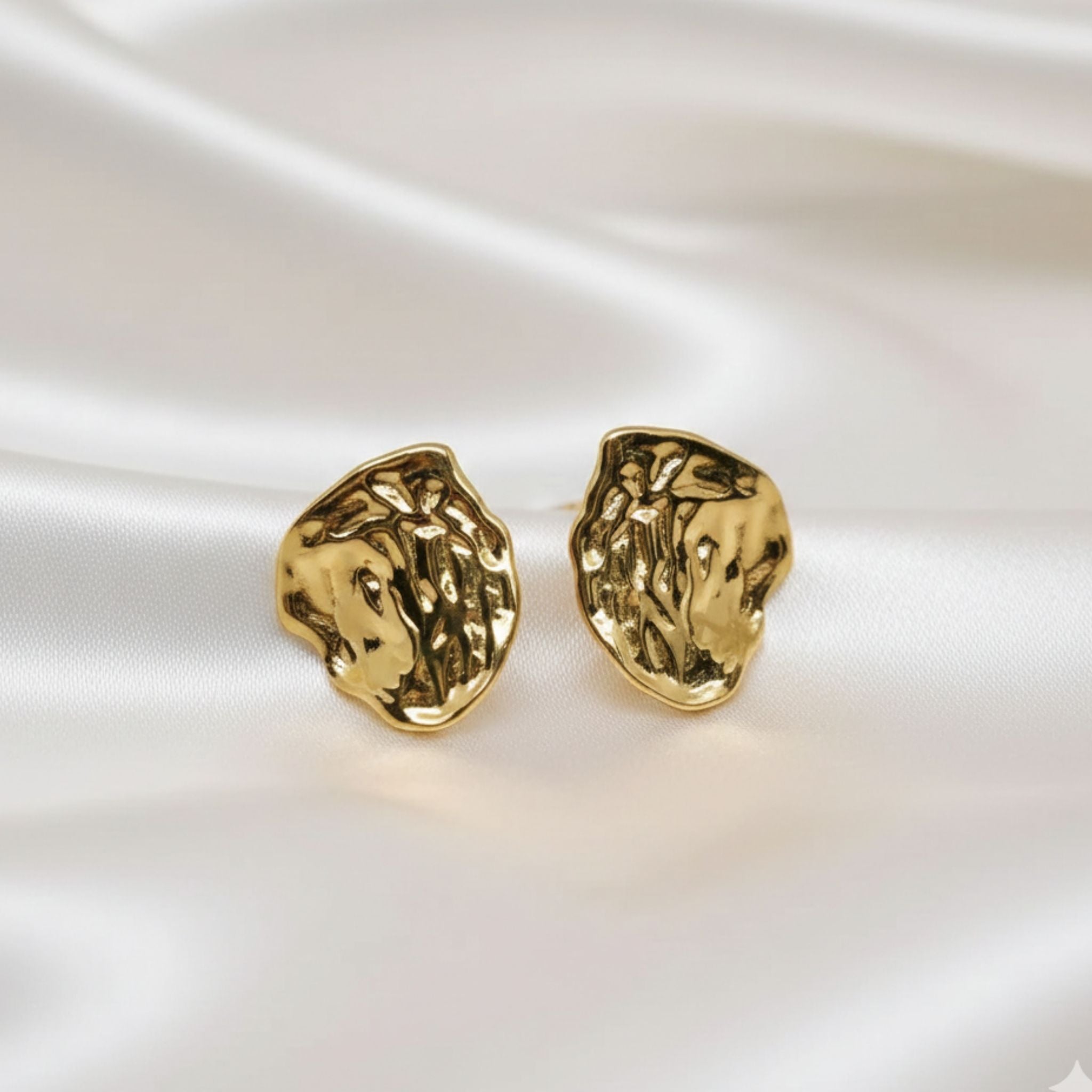 Boucles d'Oreilles Puces Ondulation Dorée Liss
