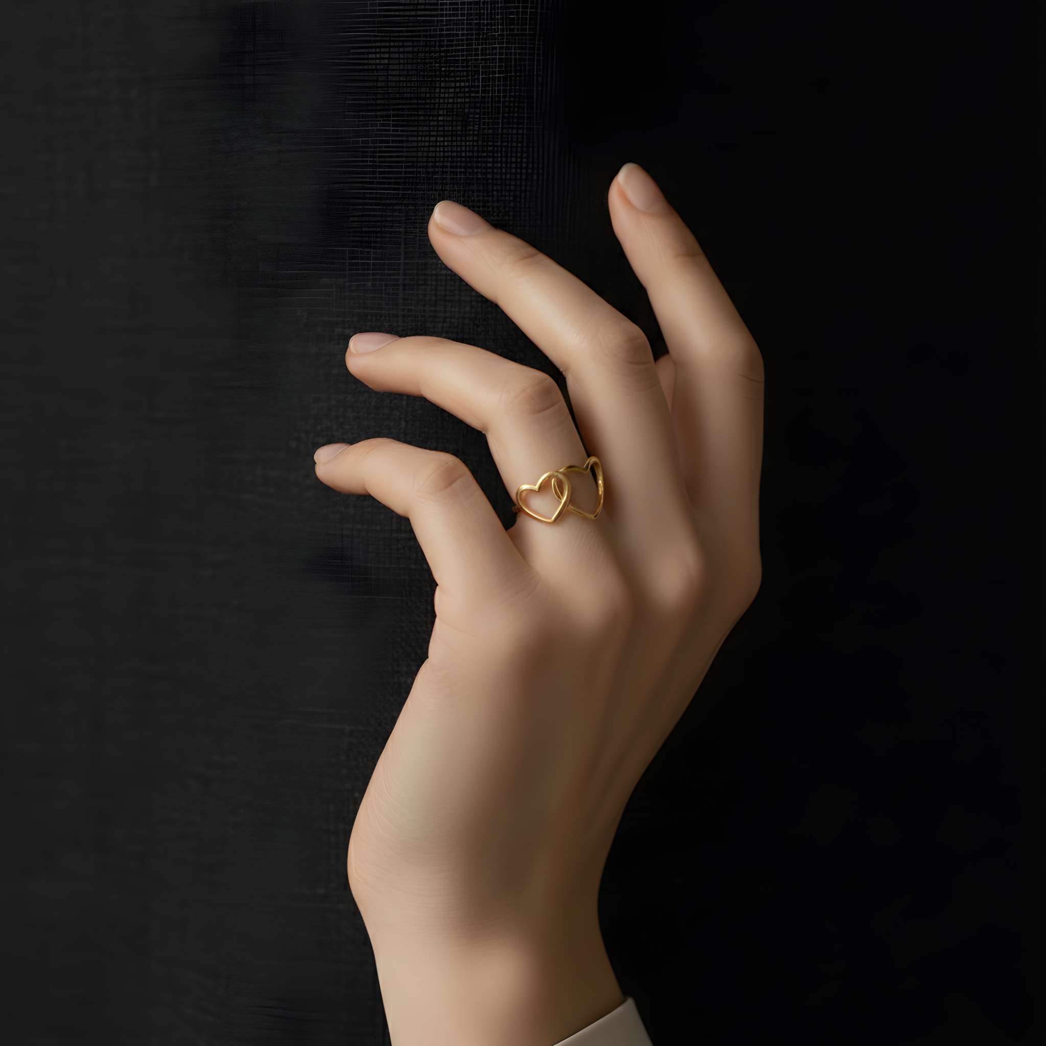 Double bague cœur en or jaune élégante pour femme.