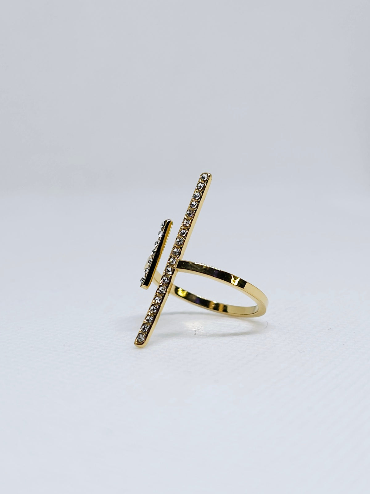 Bague Gold Livy ajustable en acier jaune.