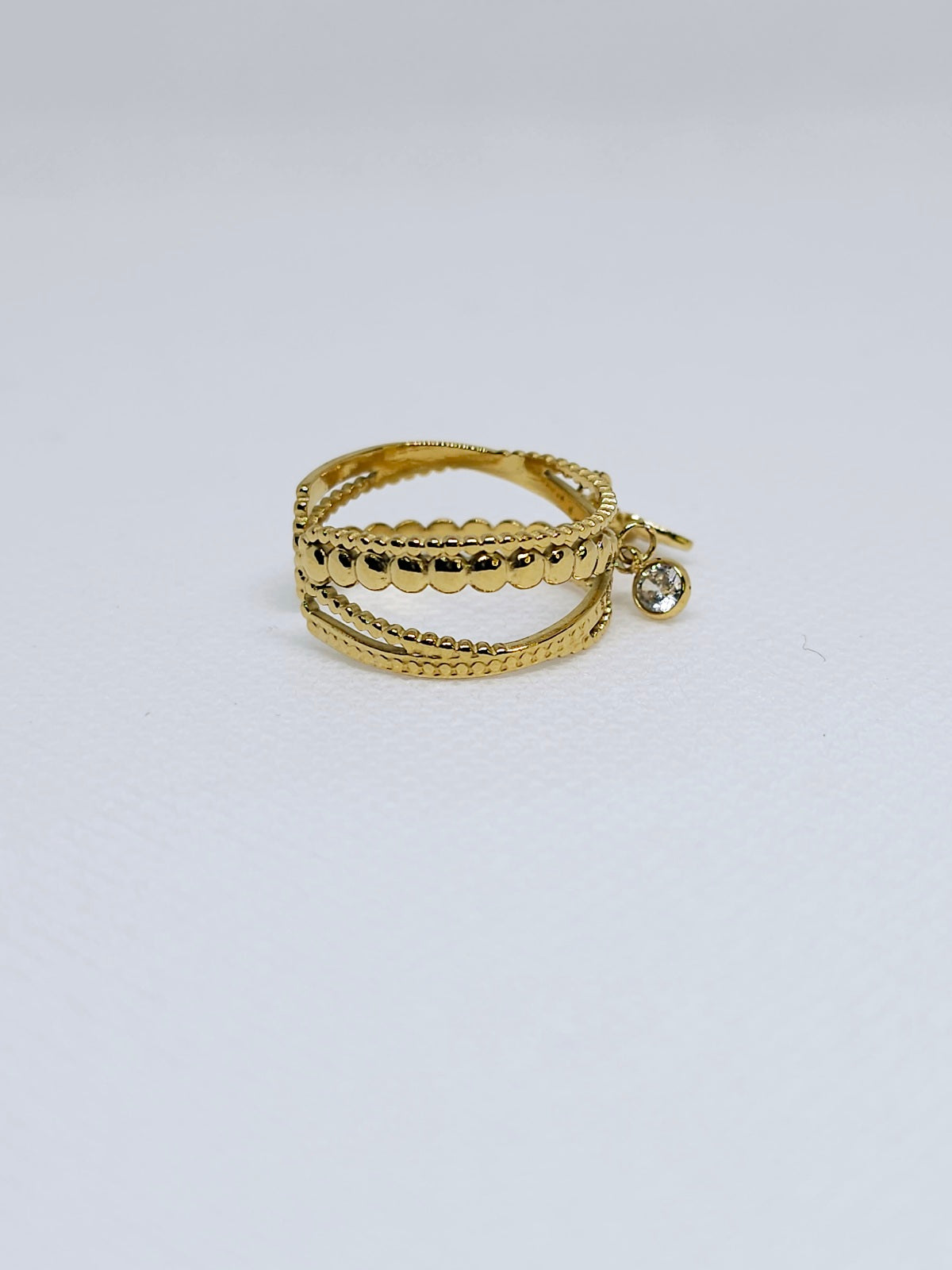 Bague l'Amandine dorée avec pendentif abeille et strass