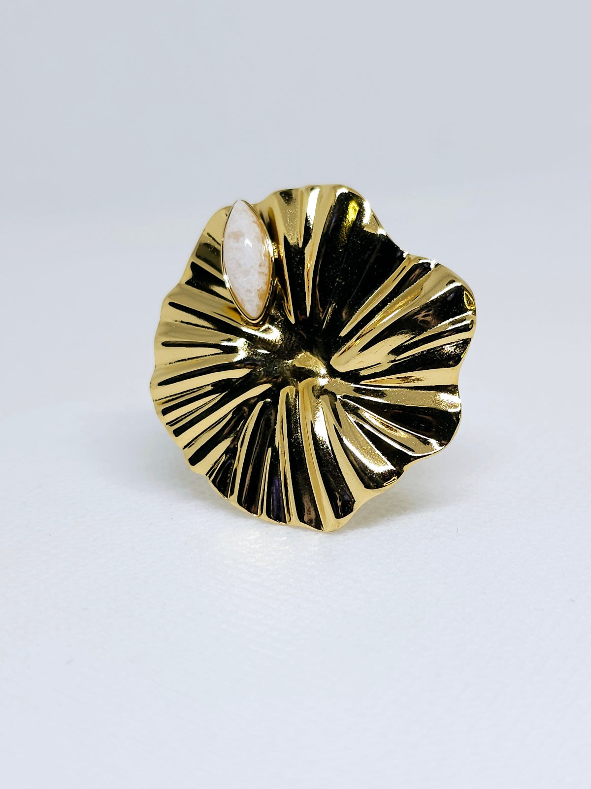 Bague dorée en acier inoxydable fleur