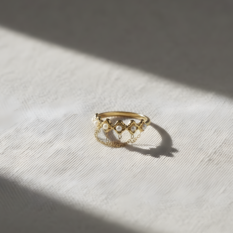 Bague couronne dorée femme élégante