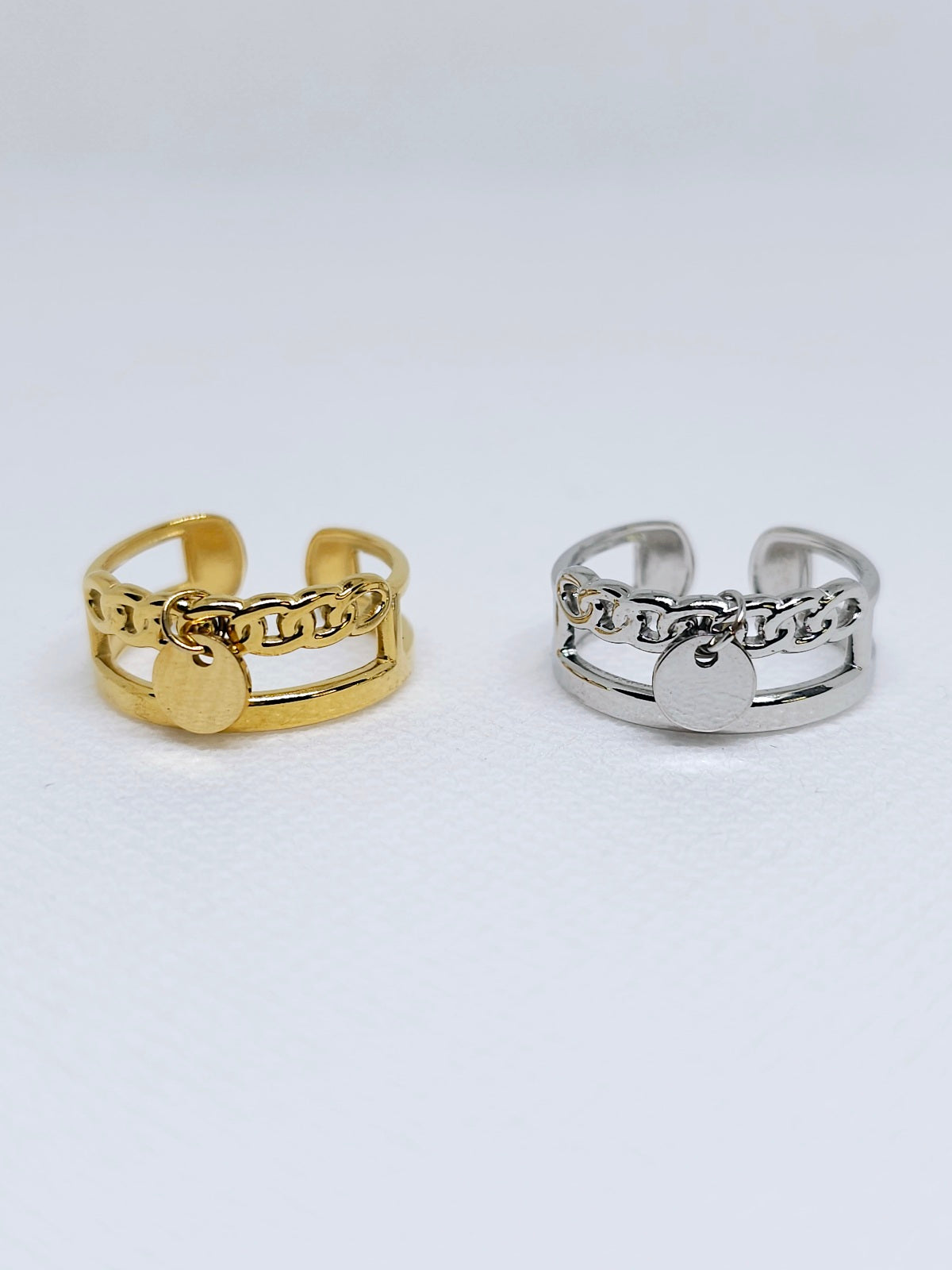 Bague ajustable Abbie en acier inoxydable.








