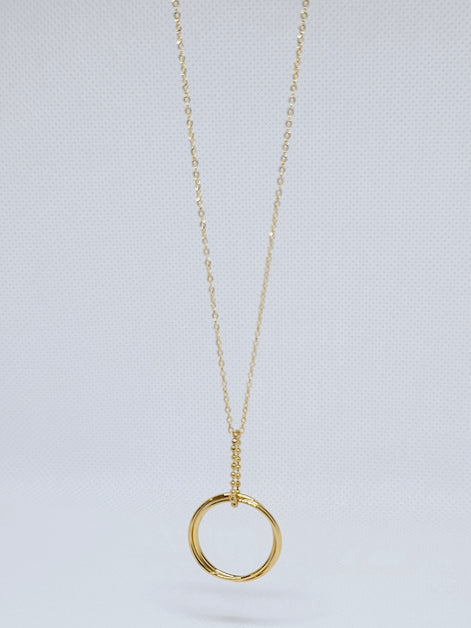 Collier cercle doré minimaliste élégant