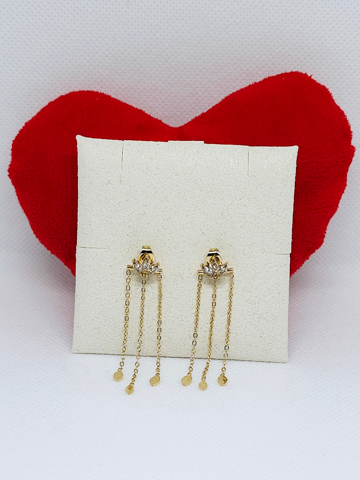 Boucles d’oreilles pendantes dorées élégantes