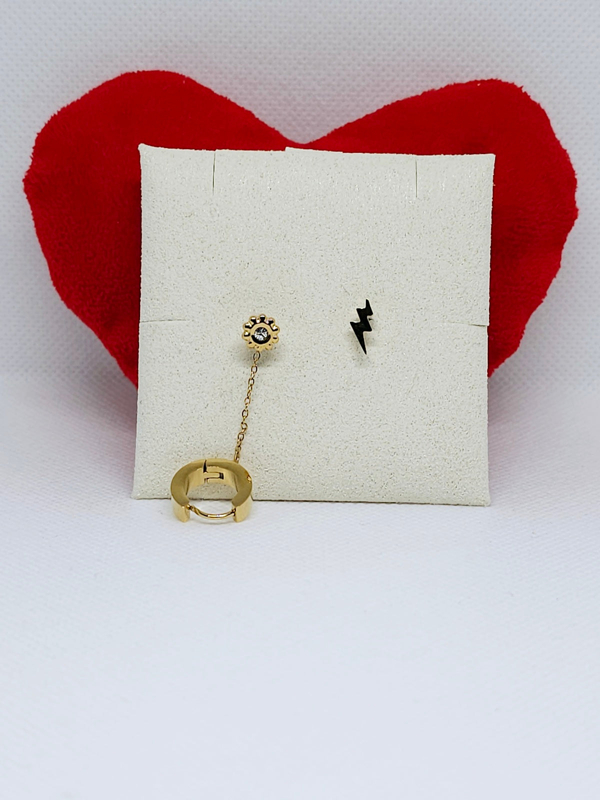 Boucles d’oreilles dorées motif montagne