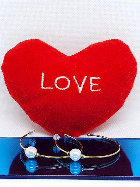 Créoles dorées avec perle élégante