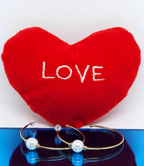 Créoles dorées avec perle élégante