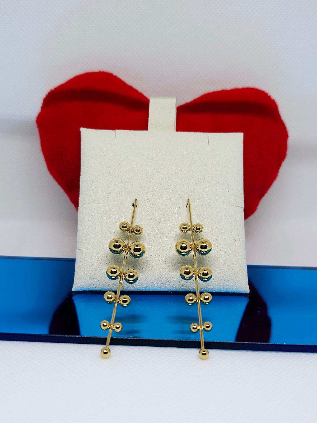 Boucles d’oreilles dorées design élégant