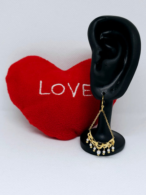 Boucles d’oreilles dorées pendantes perles