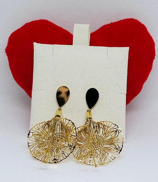 Boucles d’oreilles dorées fleur ajourée