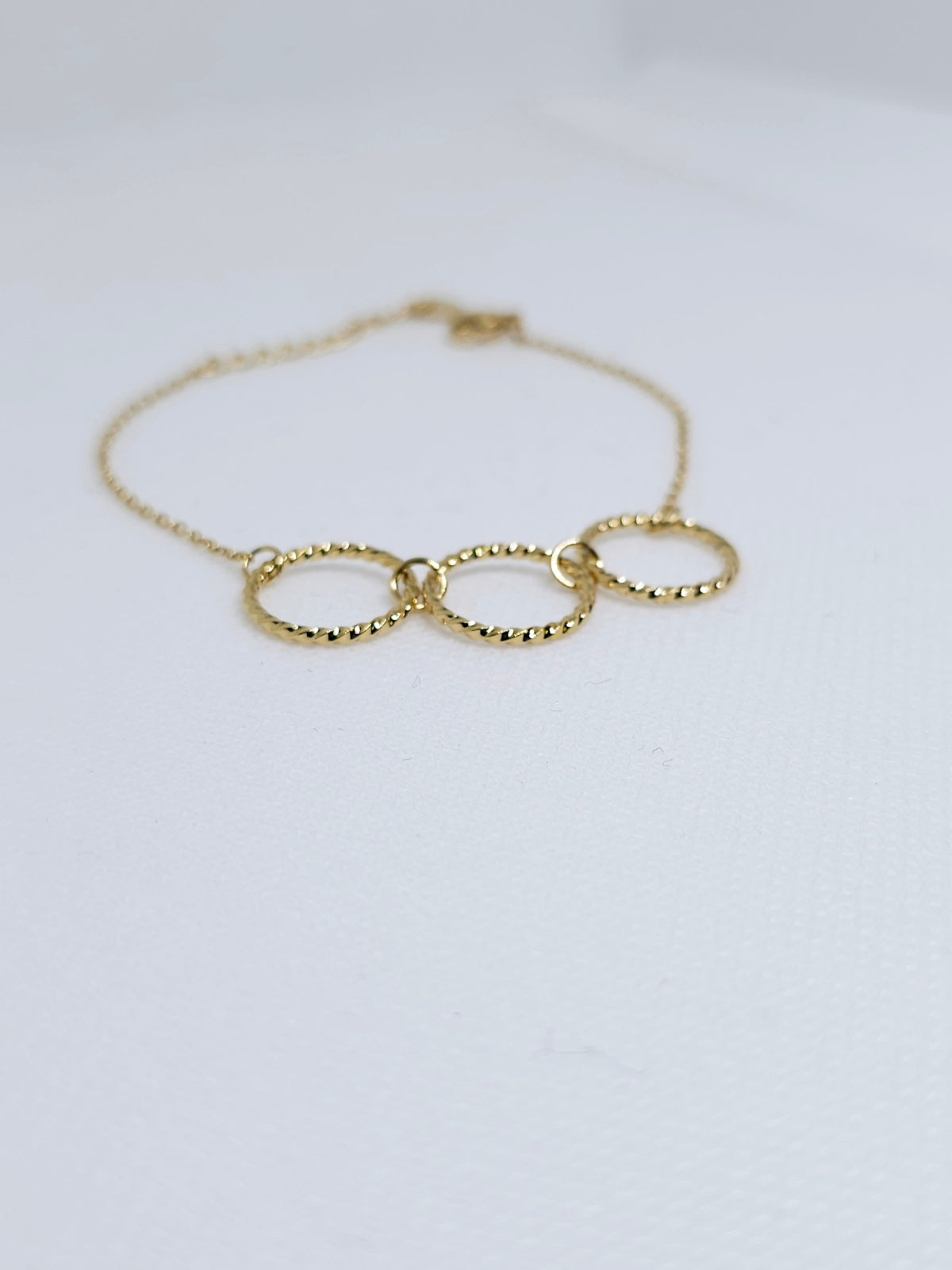 Bracelet en or avec anneaux texturés