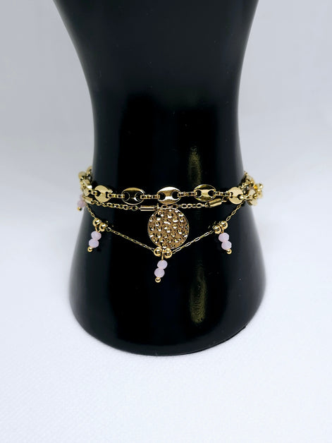 Bracelet doré multi-chaînes avec breloques