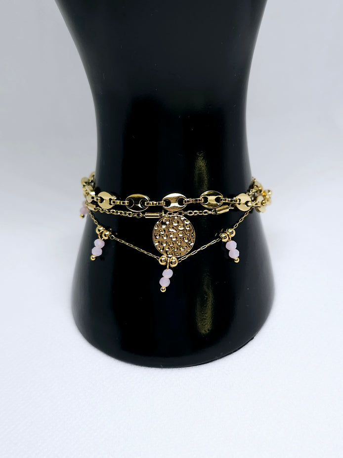 Bracelet doré multi-chaînes avec breloques