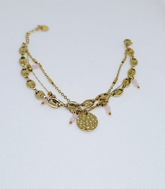 Bracelet doré multi-chaînes avec breloques